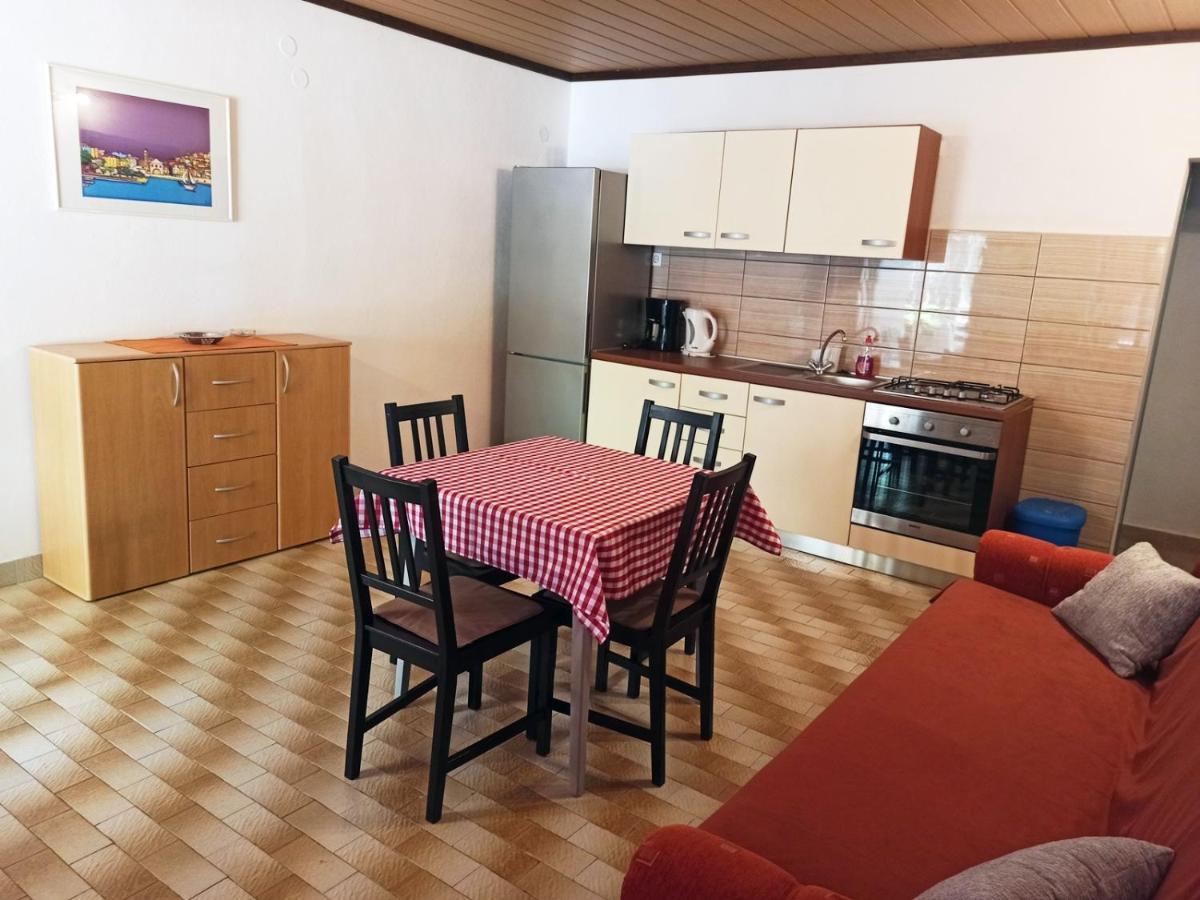 Apartments Sonija Gdinj Exterior photo